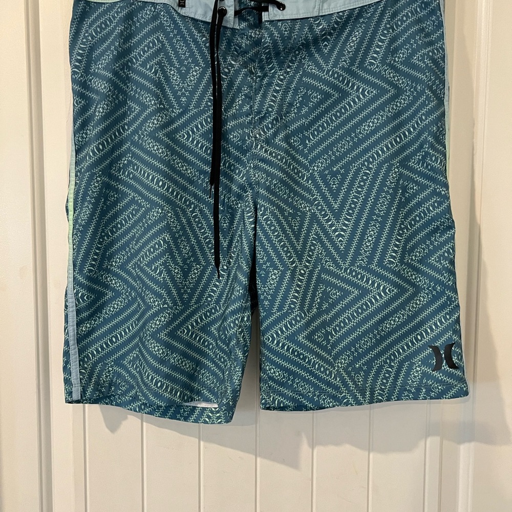 Hurley Men's Teal Patterned Board Shorts size 32